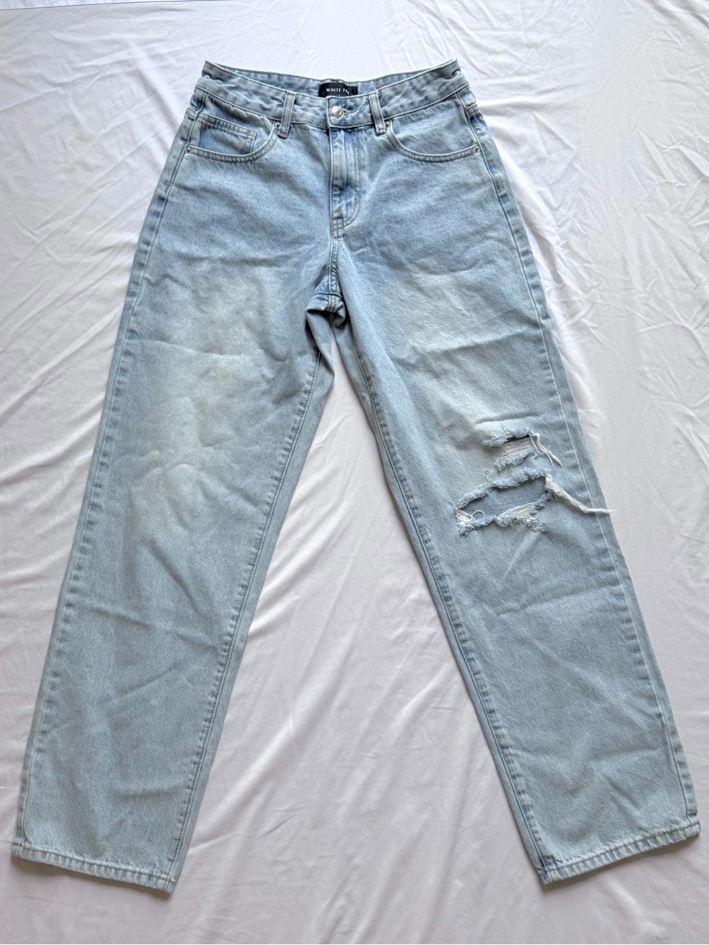 White Fox Boutique Light Wash Distressed High Rise Straight Leg Jeans Size S - Picture 1 of 6